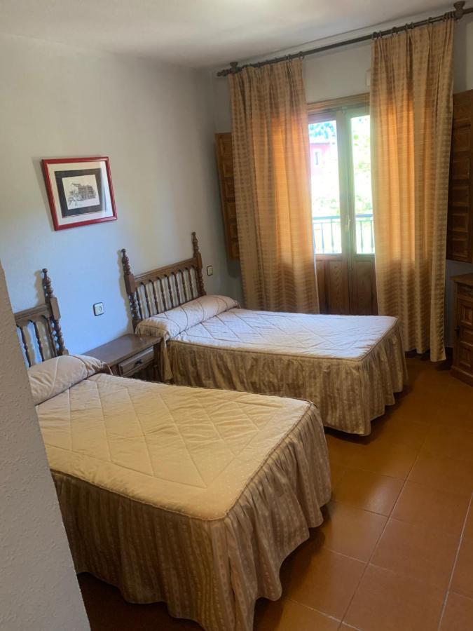 Hotel Restaurante Rio Cuervo Vega del Cadorno 外观 照片