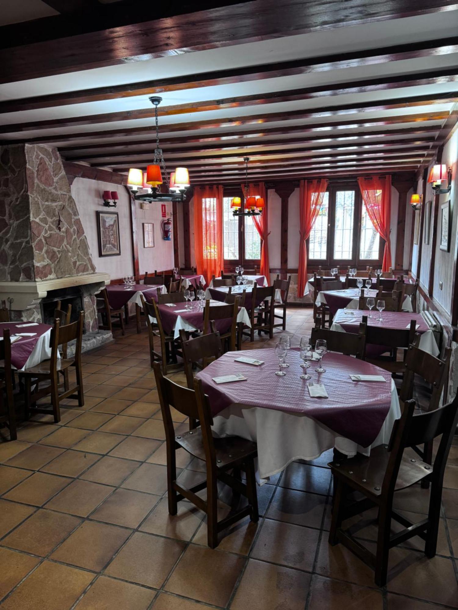 Hotel Restaurante Rio Cuervo Vega del Cadorno 外观 照片