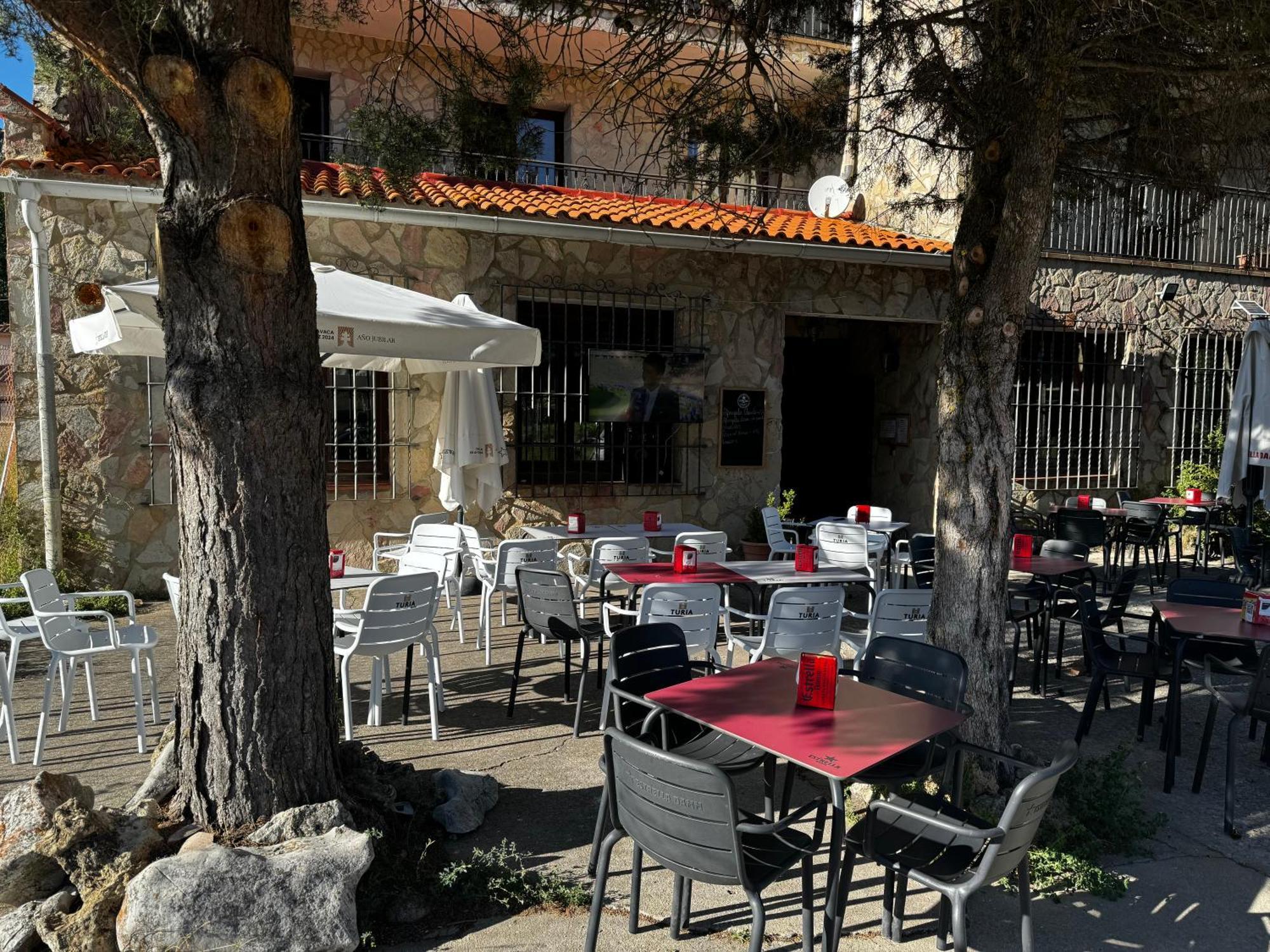 Hotel Restaurante Rio Cuervo Vega del Cadorno 外观 照片