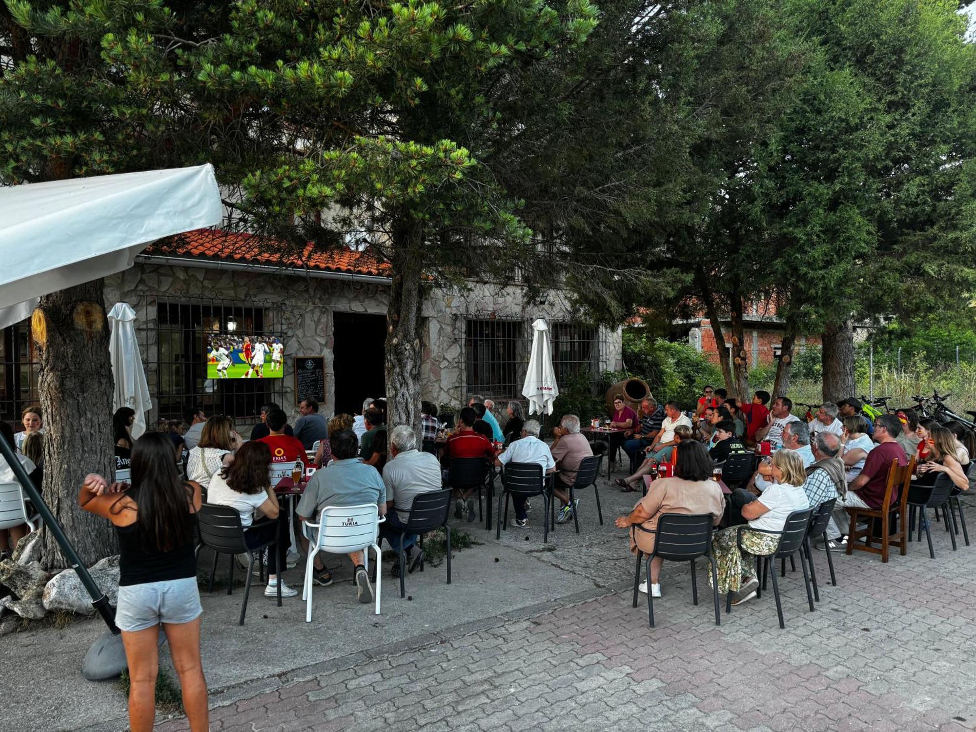 Hotel Restaurante Rio Cuervo Vega del Cadorno 外观 照片